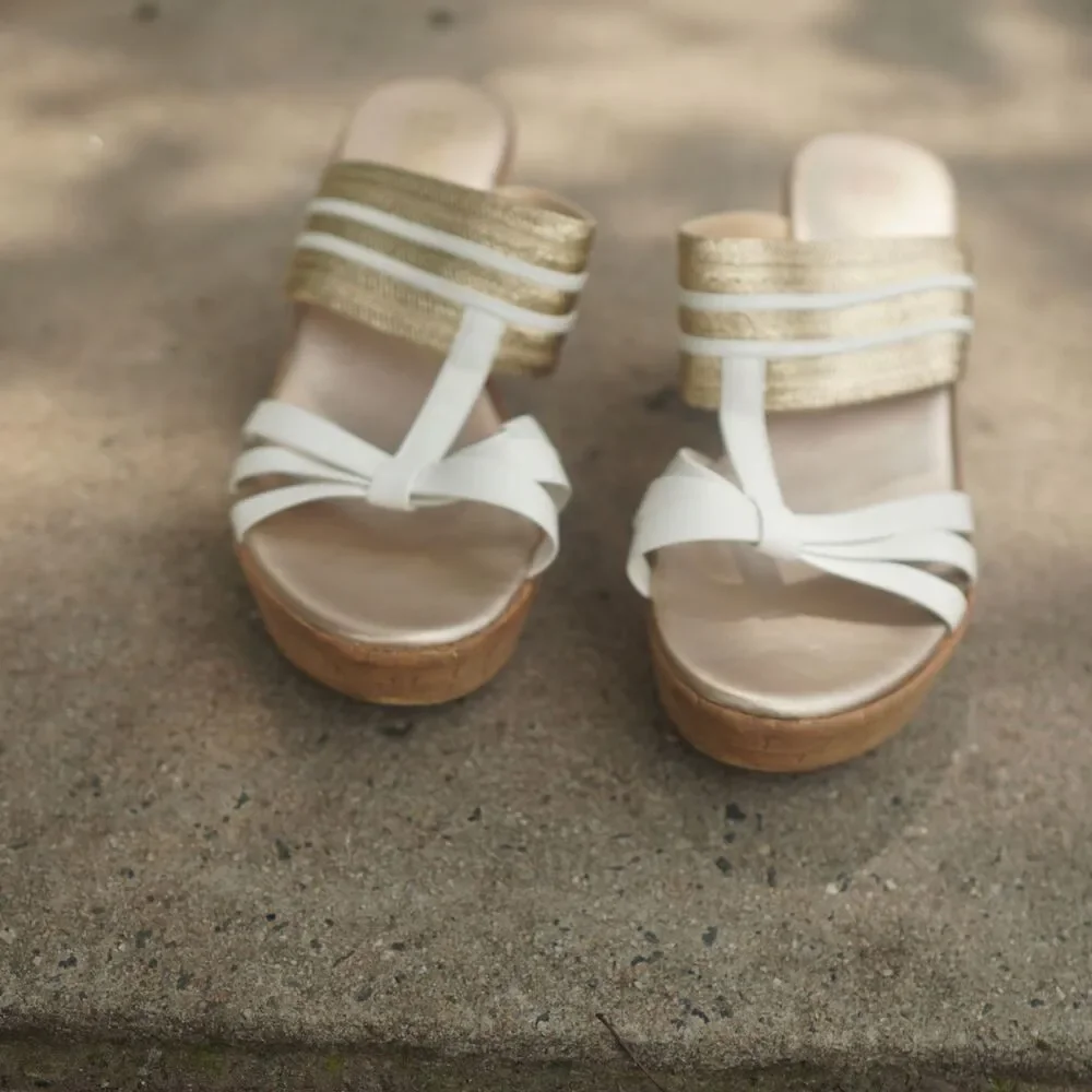 Italian Shoemakers Platform Wedge Sandals Sz 10 White Gold Strappy Made in Italy